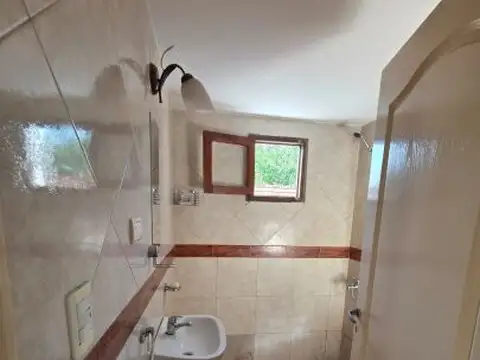 Casa en Alquiler con 1 cochera