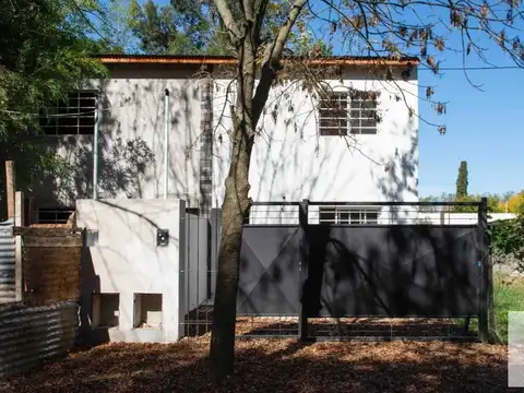Casa en venta - 2 dormitorios 2 baños- 150mts2 - Arturo Segui