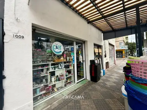 Casa con Locales Comerciales en Venta en Monte Grande