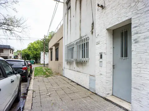 VENTA - CASA DE 3 DORMITORIOS CON PATIO Y TERRAZA - ECHESORTU