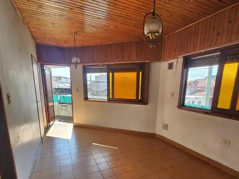 DEPTO EN PLANTA ALTA EN VENTA ALVAREZ 1800 BERNAL