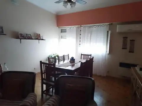 Depto Tipo Casa en Venta en Villa del Parque, USD 180.000