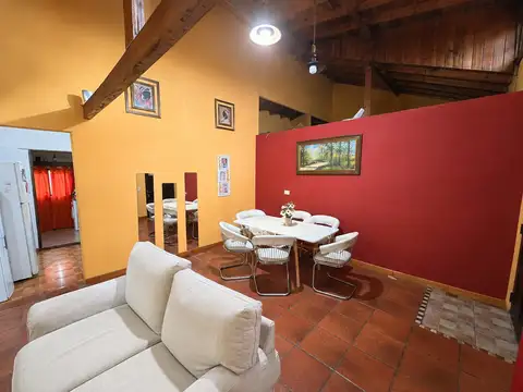 Departamento en Planta Alta 3 ambientes con Amplio Balcón
