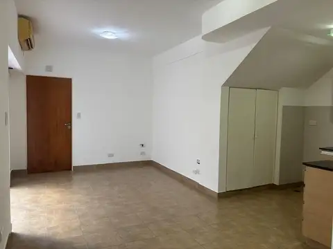Depto Tipo Casa en Alquiler de 2 ambientes