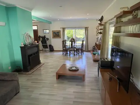 Casa en Venta con 3 cocheras
