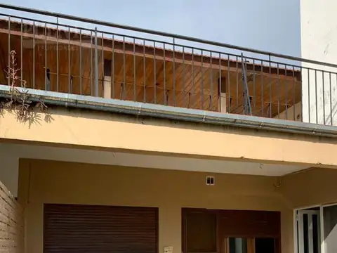 Depto Tipo Casa en Alquiler en Adrogue, $ 2.000.000