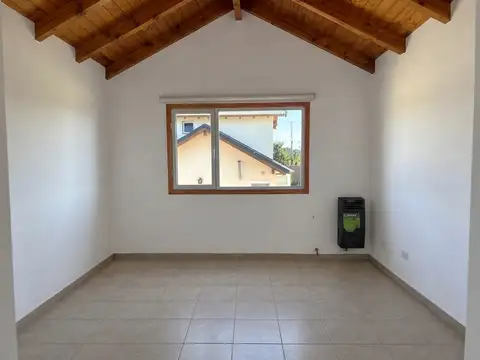 Casa en Alquiler con 1 cochera