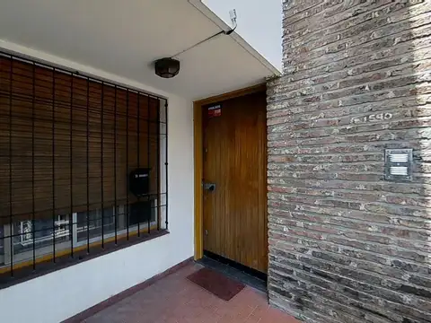 Barrio Ingles. PH 186 m2/cochera/ patio/parrilla
