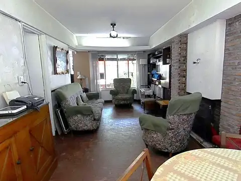 Casa 4 ambientes con 2 baños