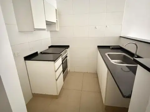 Monoambiente al contrafrente con balcón