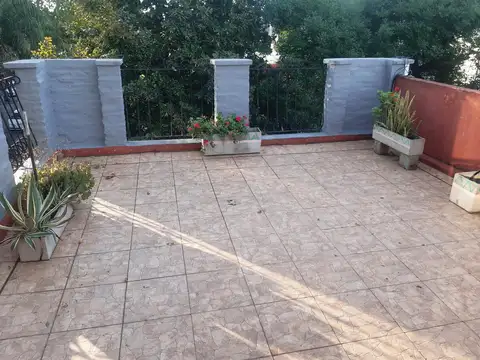 Depto Tipo Casa 5 ambientes con 1 baño