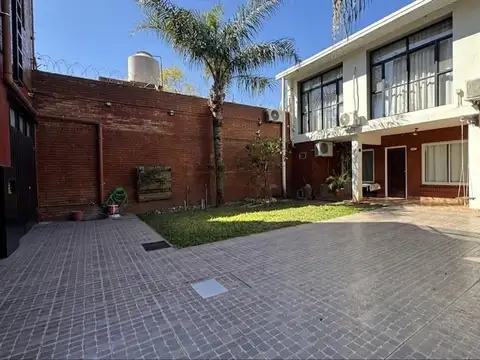 Casa con Local Comercial y Dos Viviendas increibles