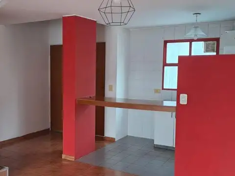 Dúplex 2 ambientes en venta en Lanús Oeste con cochera