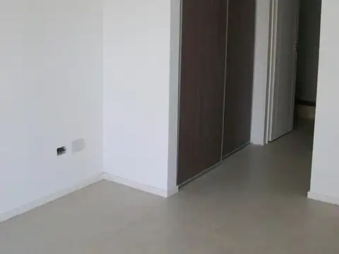 Excelente monoambiente dividido con balcón contrafrente. TODO LUZ NATURAL
