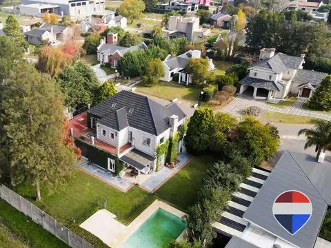 Casa 7 ambientes con 2 baños