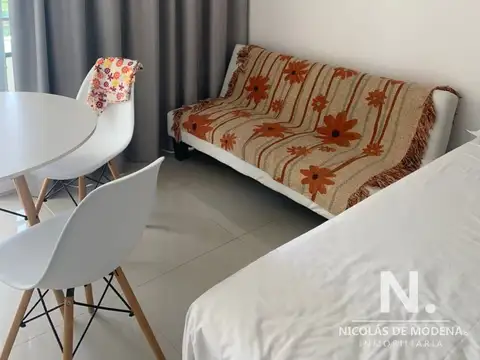 Impecable monoambiente, comodo e iluminado.