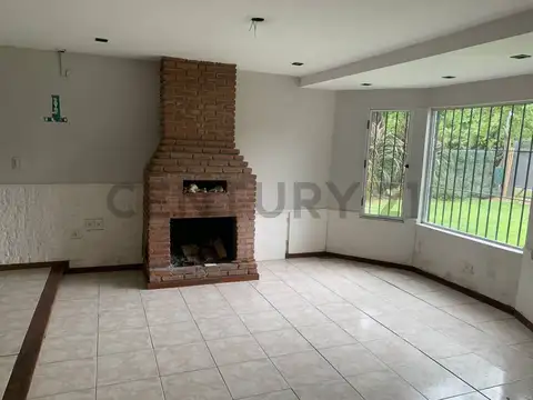 Casa en Venta con 3 cocheras