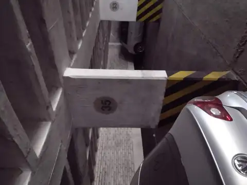 COCHERA EN VENTA CENTRO A METROS DE BV. SAN JUAN - ESCRITURA- FACILIDADES