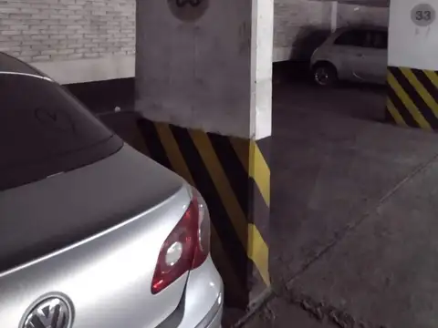 COCHERA EN VENTA CENTRO A METROS DE BV. SAN JUAN - ESCRITURA- FACILIDADES