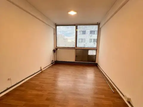 Oficina en Alquiler en Centro calle 8, $ 150.000