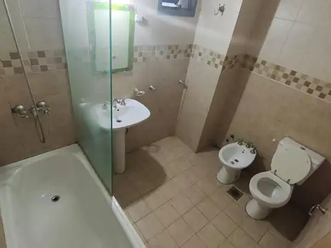 Departamento 6 ambientes con 2 baños