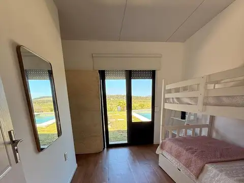 Casa 4 ambientes con 2 baños