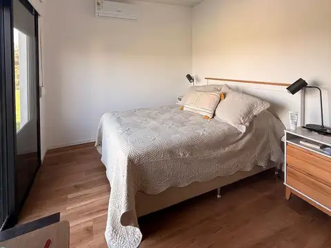 Casa en Alquiler con 2 cocheras