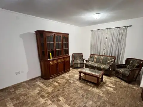 Casa 5 ambientes con 1 baño