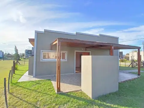 Casa 3 dormitorios a estrenar, barrio Domselaar Chico VENTA