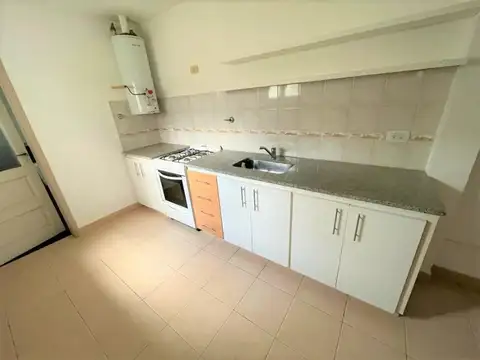 Depto Tipo Casa en Alquiler con 1 cocheras