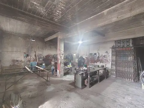 EXCEL GALPÓN/DEPÓSITO EN SAAVEDRA! GARAGE PARA 2 COCHES! OPORT!