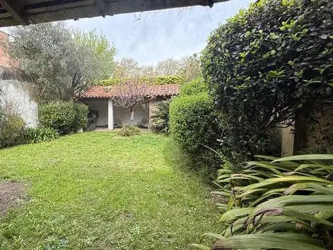 Casa en Venta con 3 cocheras