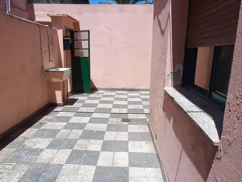 Depto Tipo Casa en Alquiler en Floresta Sur, $ 800.000