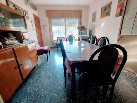CASA 4 AMBIENTES VILLA LUZURIAGA LOTE 8,66X27,50