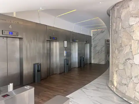 Oficina en Alquiler en Catalinas, USD 25.000