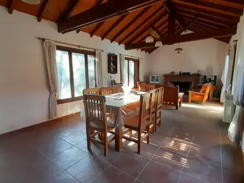 Casa en Venta con 2 cocheras