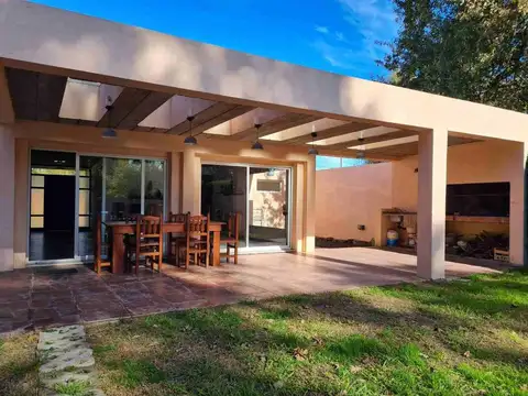 Casa 4 ambientes con 3 baños