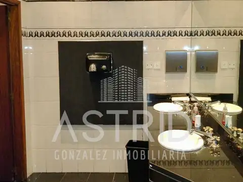 Local en venta sobre Avenida Cazon en Tigre, apto edificio