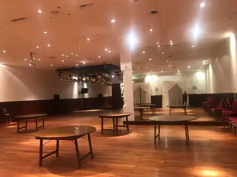 Local en venta sobre Avenida Cazon en Tigre, apto edificio