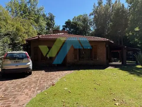 Venta de casa 4 ambientes en Club de campo Los Quinchos Apta Credito