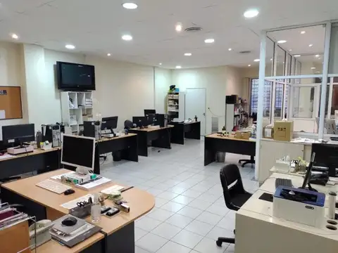 Oficina en Alquiler con 2 cocheras