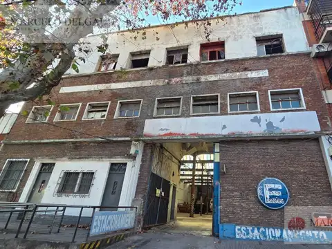 Avenida Regimientro Patricios al 1300