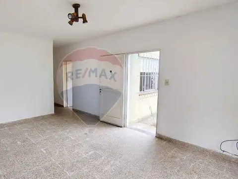 VENTA - CASA 4 AMBIENTES CON JARDÍN - CAMPANA