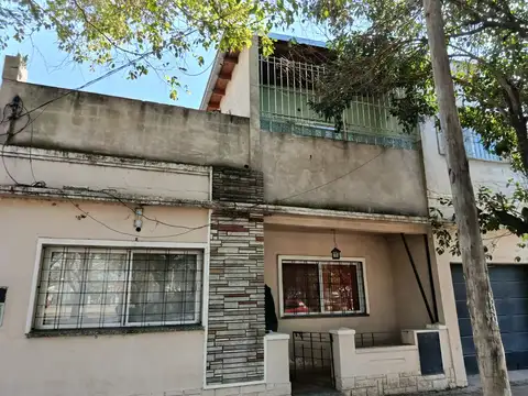 Casa Americana de 4 Ambientes en Alquiler - Morón
