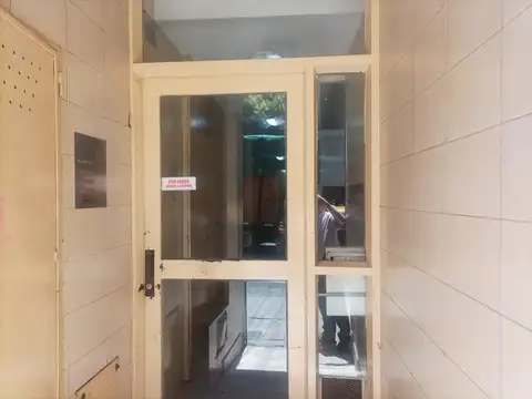 Peron 2500,  Departamento 2 Ambientes Muy Bajas Expensas - Balvanera