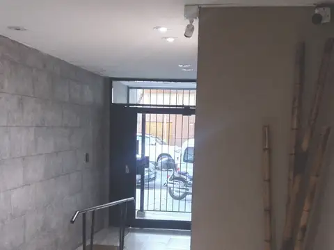 HERMOSO DTO 2 AMBIENTES A MTRS DE AVENIDA