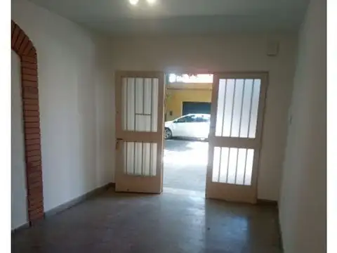 La Paz 772 Local. Alquiler