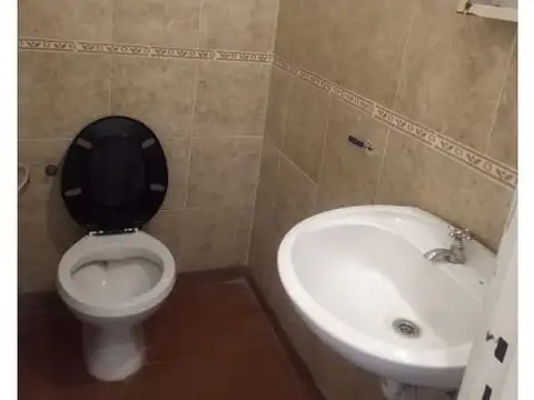 La Paz 772 Local. Alquiler