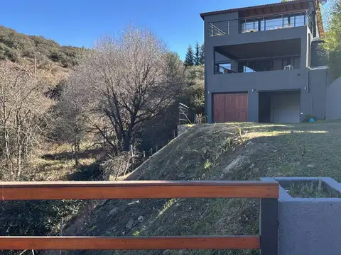Casa en Venta con 3 cocheras