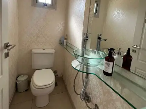 Depto Tipo Casa en Venta con 1 cocheras